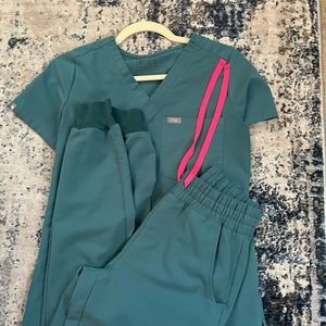 FIGS XXS/XXSP High waisted Joggers and Top